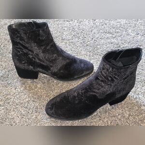 Vaneli Zeda black troppy velvet boots Womens Size 10